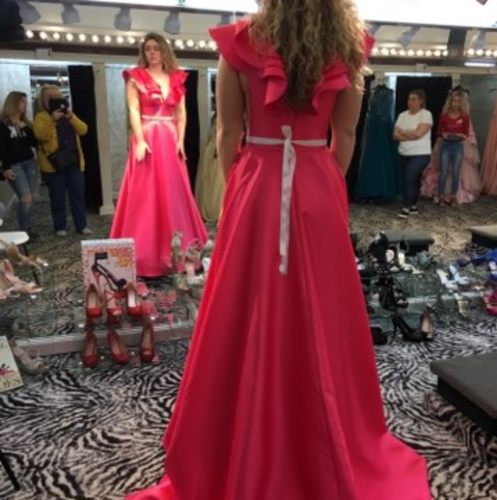 Prom dress - Picture 2 of 2